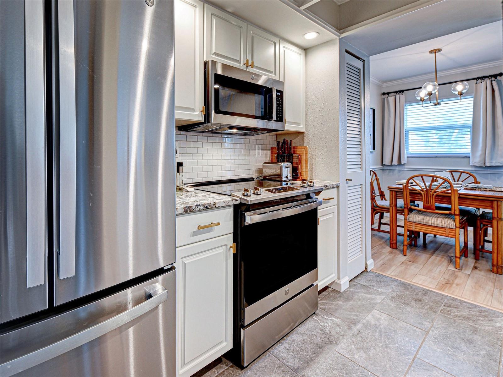 Image 26 of 45 For 902 Gibbs Road 285