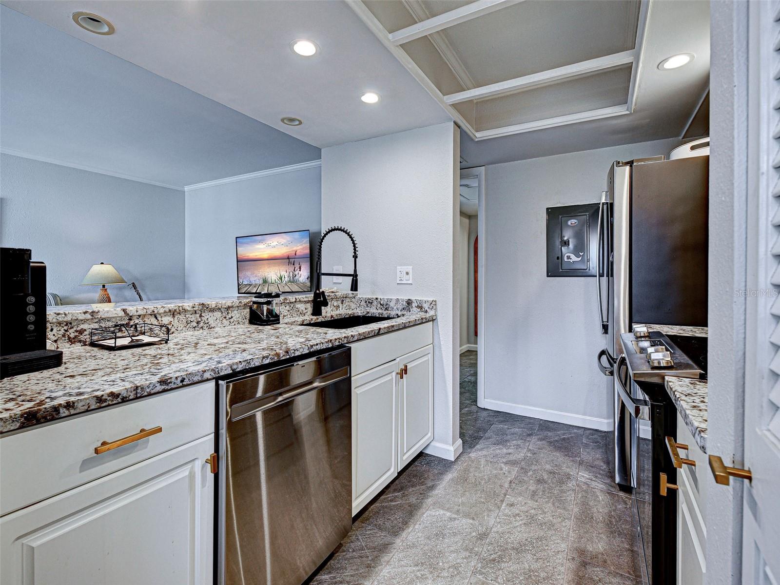 Image 27 of 45 For 902 Gibbs Road 285