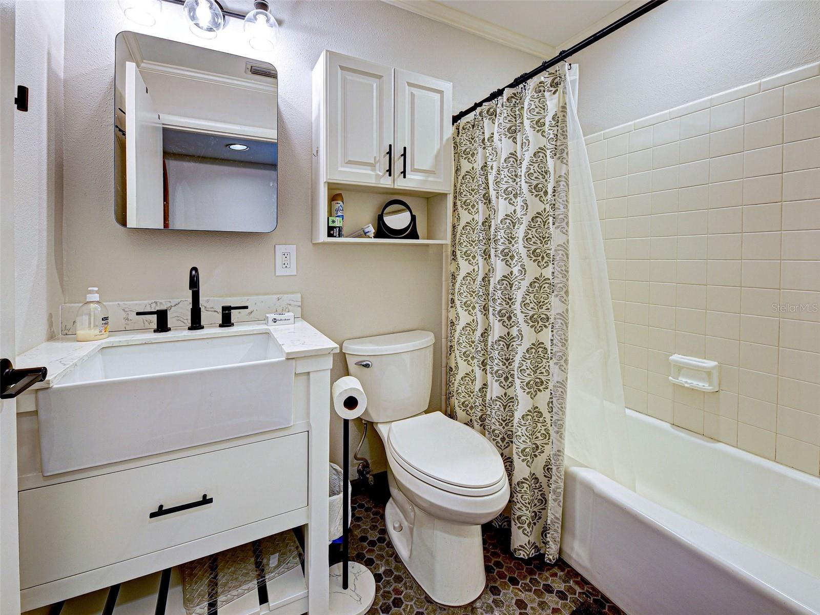 Image 37 of 45 For 902 Gibbs Road 285