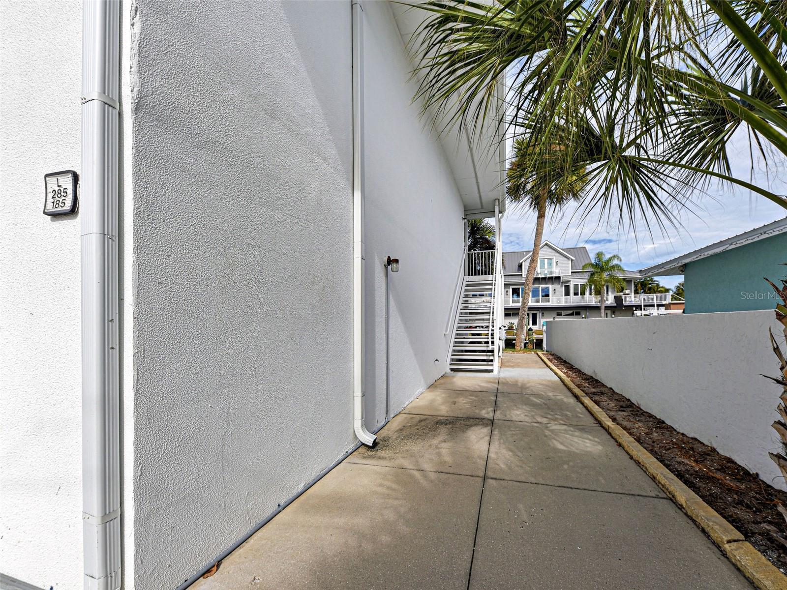 Image 4 of 45 For 902 Gibbs Road 285