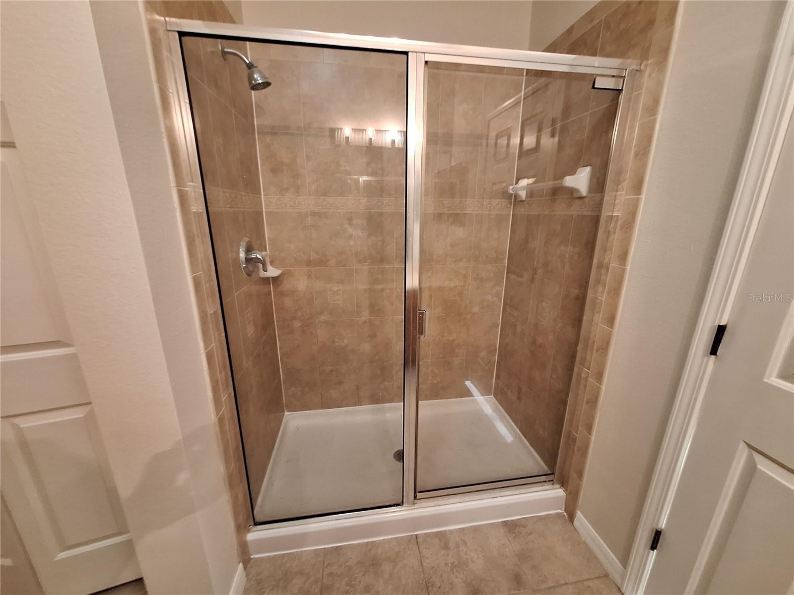 Image 12 of 35 For 3709 Parkridge Circle 7-204