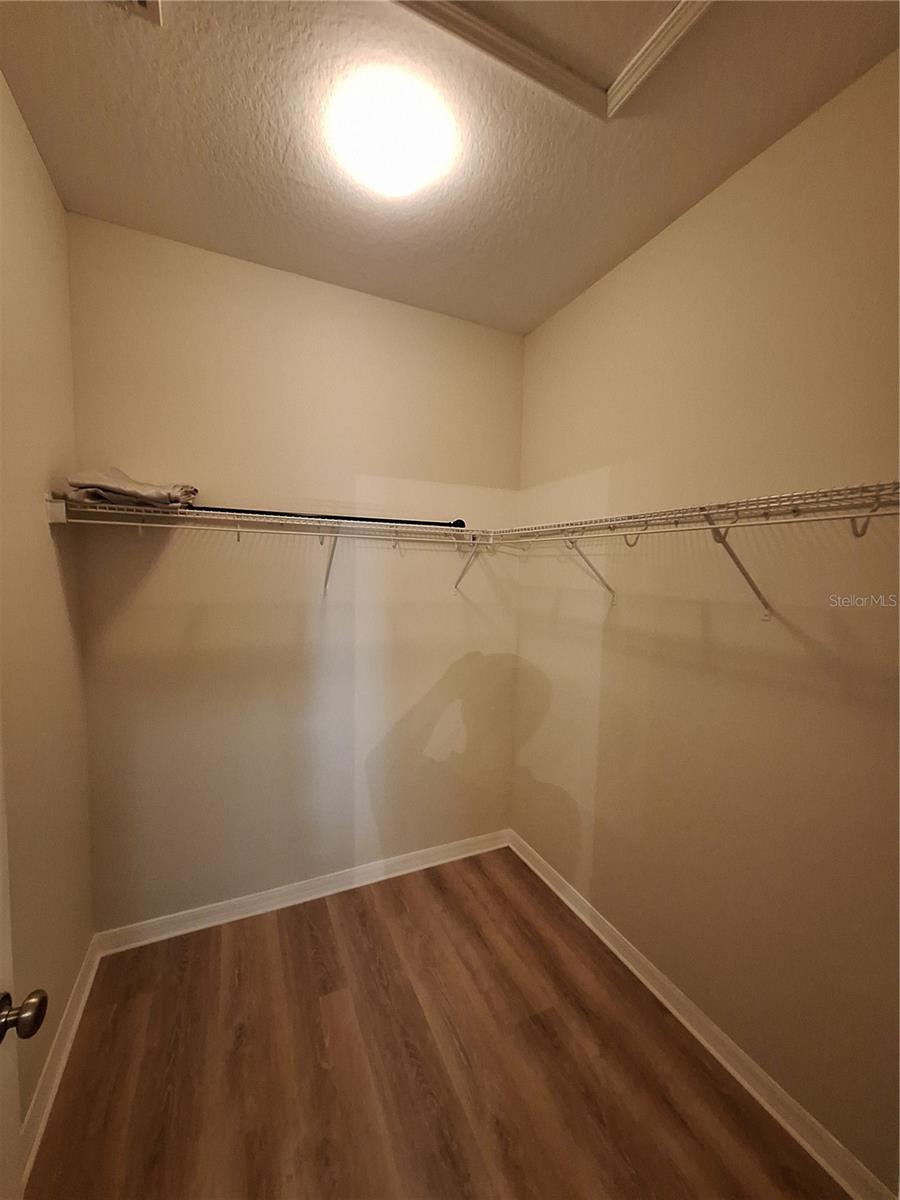 Image 15 of 35 For 3709 Parkridge Circle 7-204