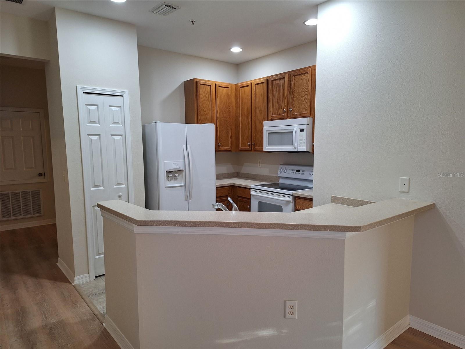 Image 7 of 35 For 3709 Parkridge Circle 7-204