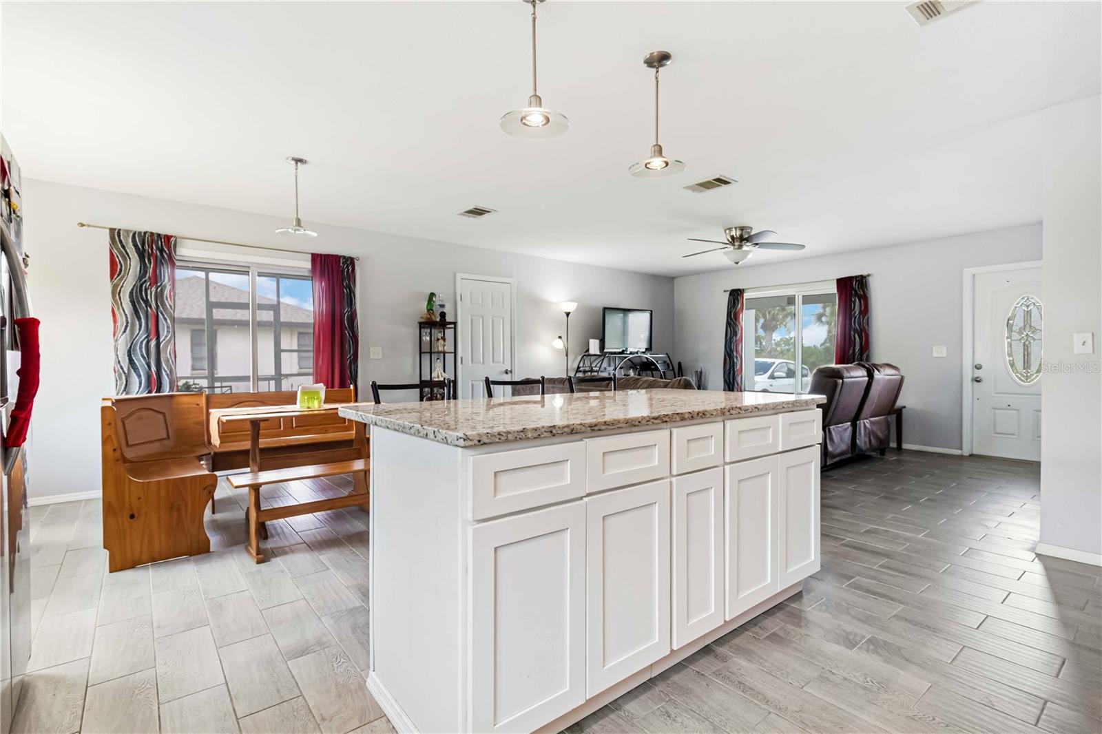 Image 14 of 38 For 20550 Edgewater Drive