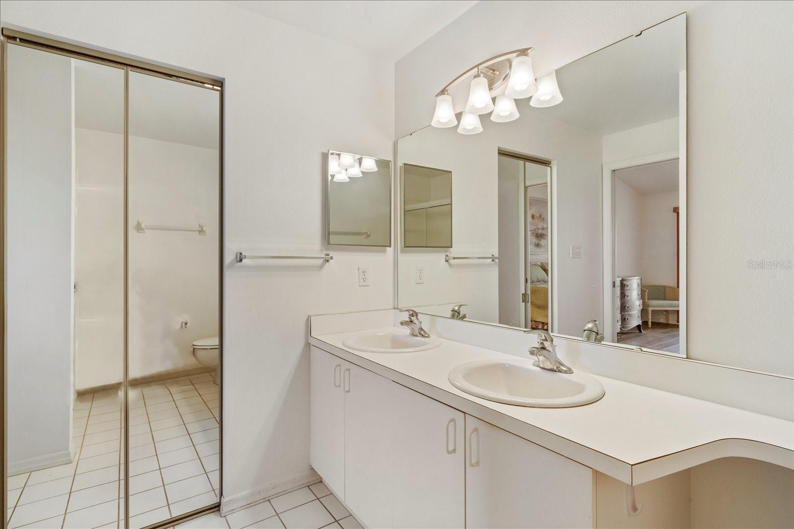 Image 21 of 48 For 841 Waterside Drive 206