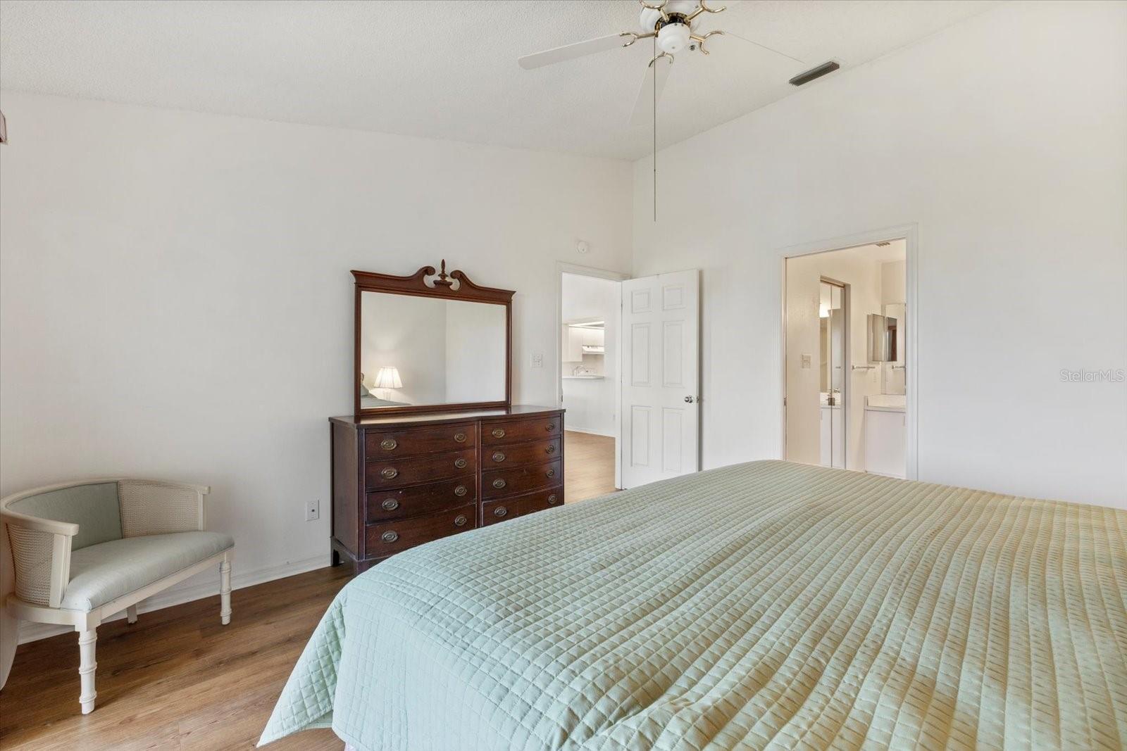 Image 33 of 48 For 841 Waterside Drive 206