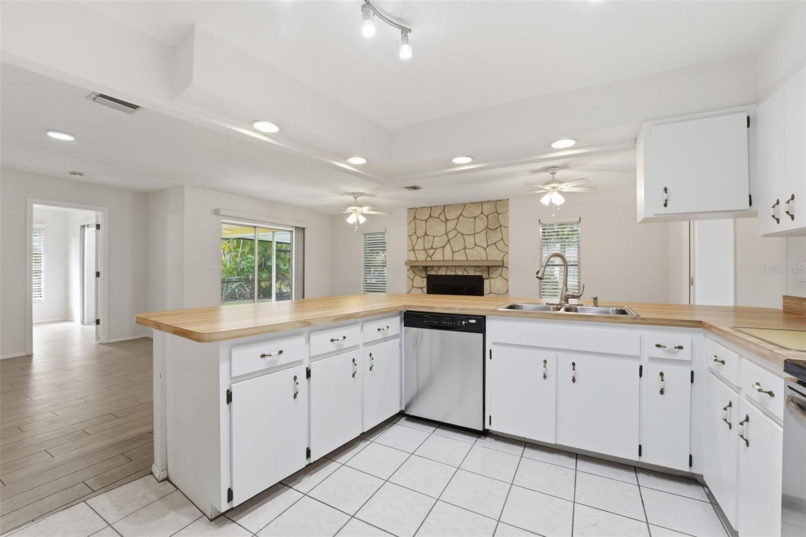 Image 12 of 37 For 285 Lorraine Avenue