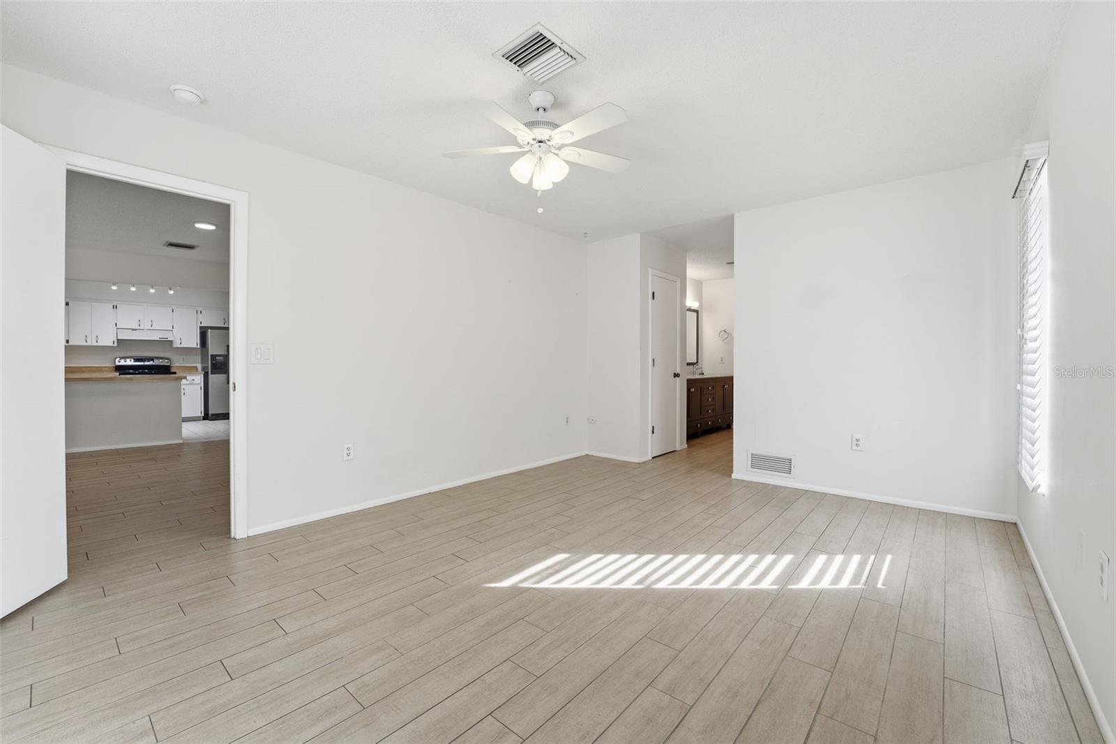 Image 17 of 37 For 285 Lorraine Avenue