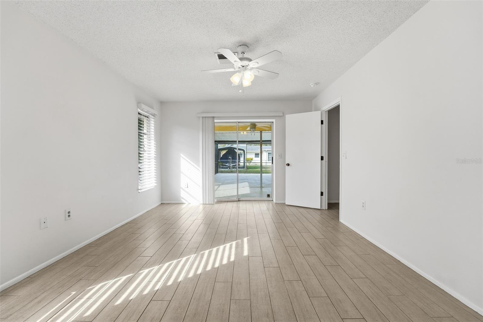 Image 18 of 37 For 285 Lorraine Avenue