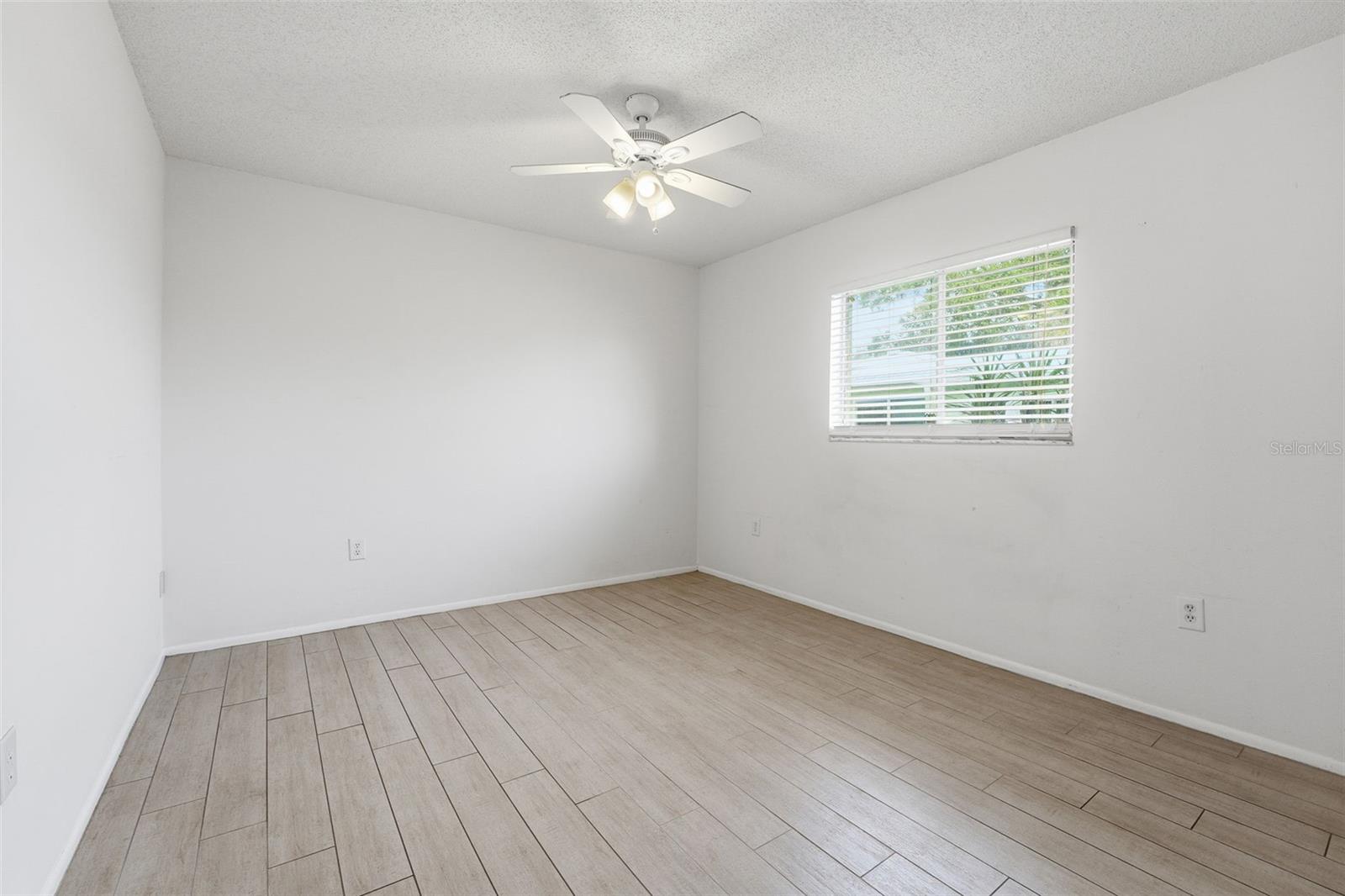 Image 21 of 37 For 285 Lorraine Avenue