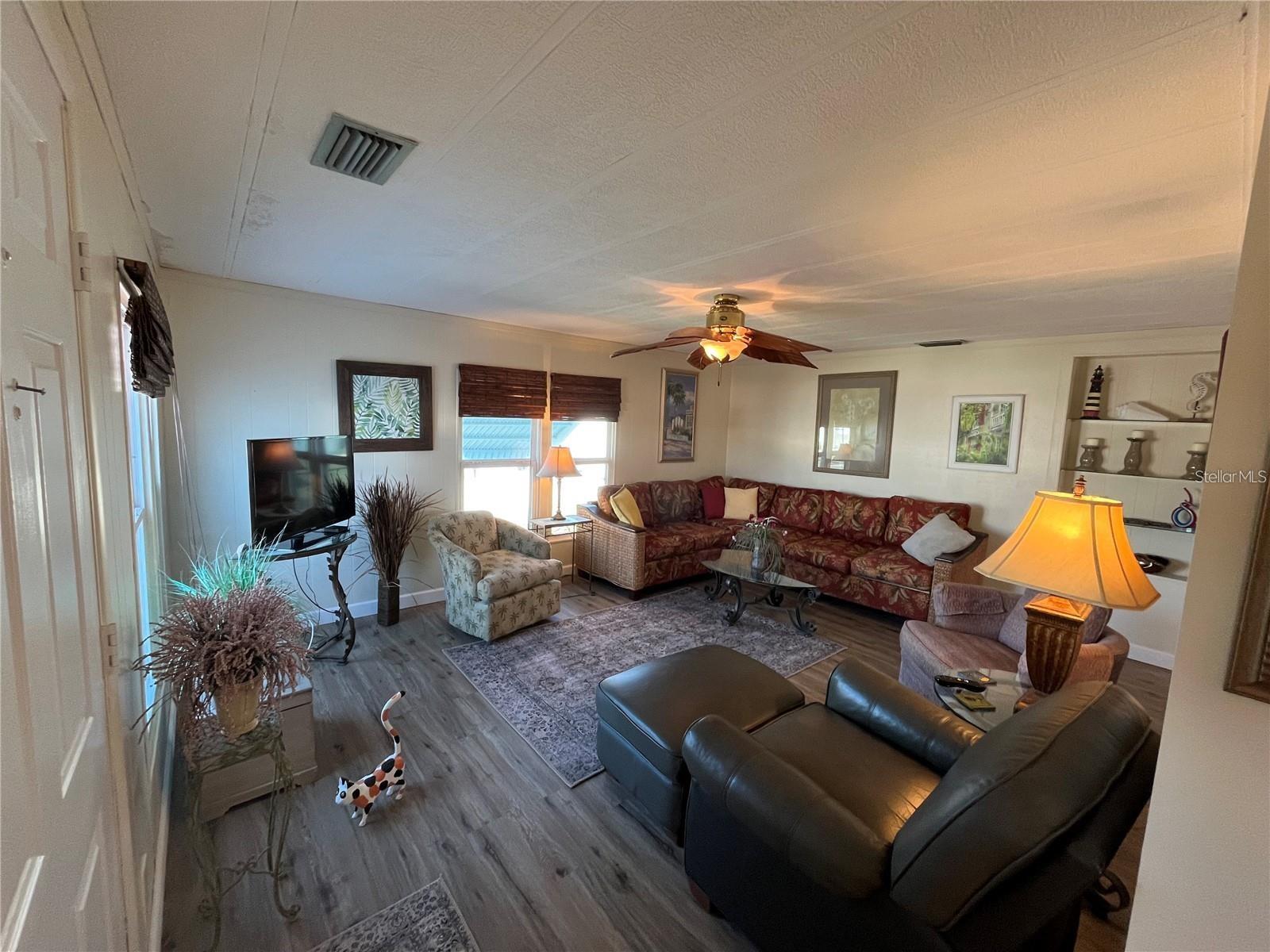 Image 19 of 53 For 919 Cortina Boulevard