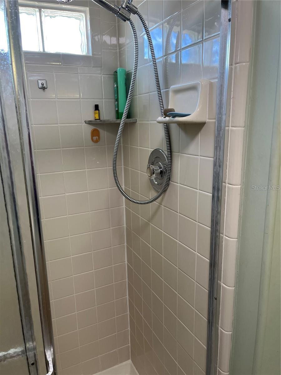 Image 35 of 53 For 919 Cortina Boulevard