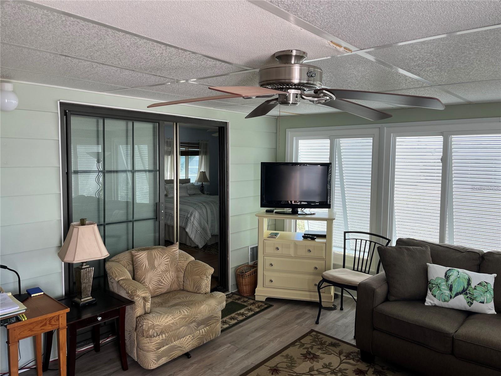 Image 37 of 53 For 919 Cortina Boulevard