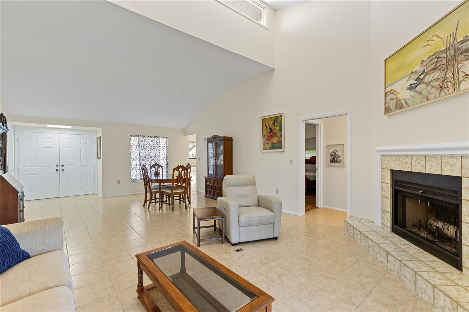 Image 5 of 52 For 1315 Pine Needle Road