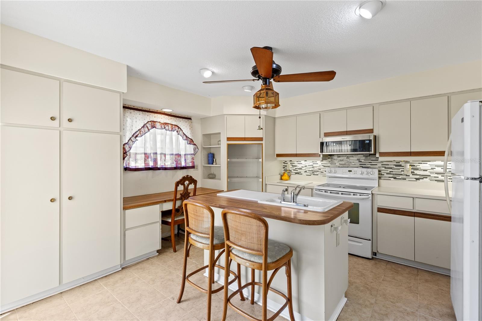 Image 6 of 52 For 1315 Pine Needle Road