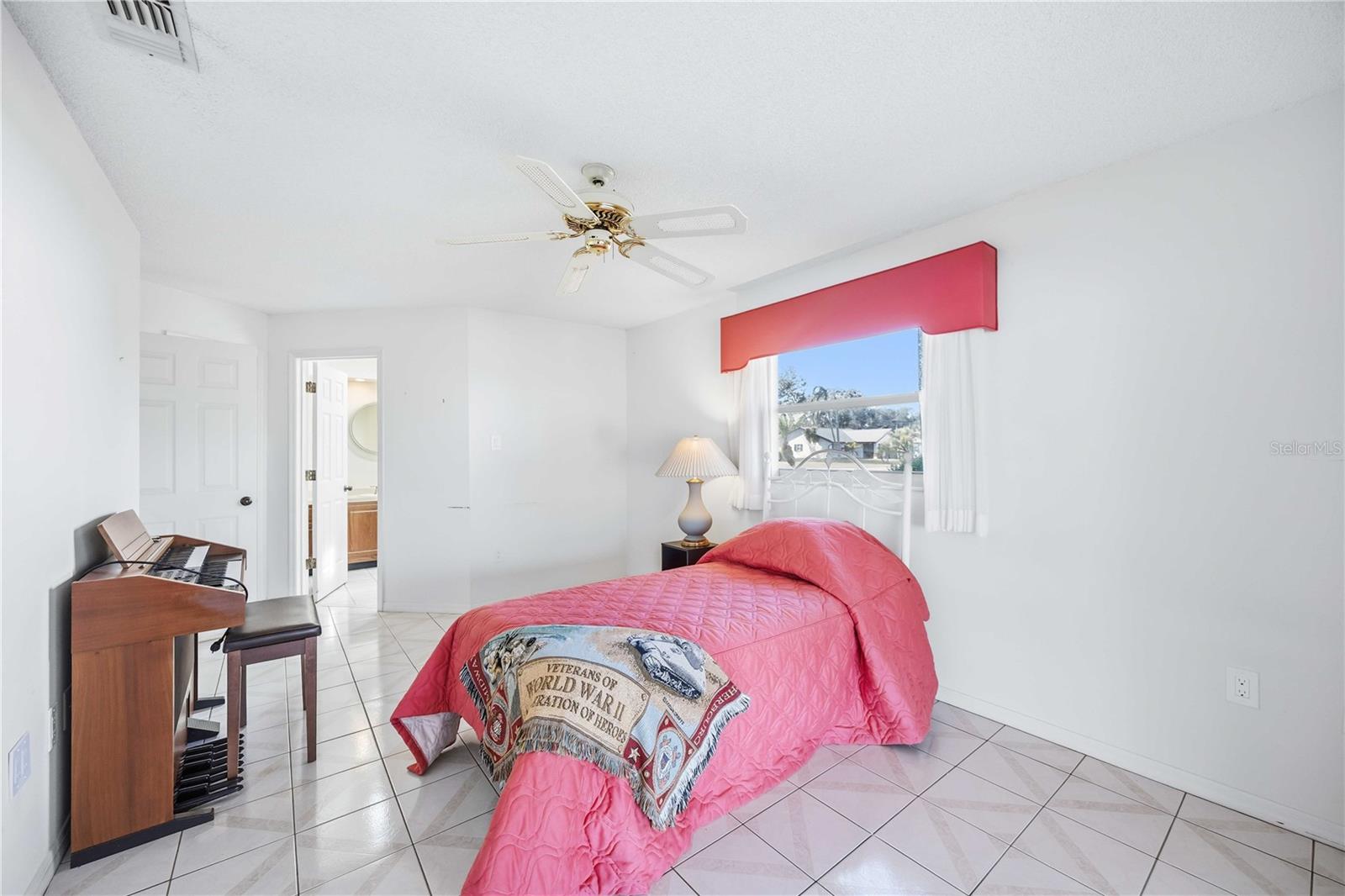 Image 23 of 45 For 114 Woodingham Drive