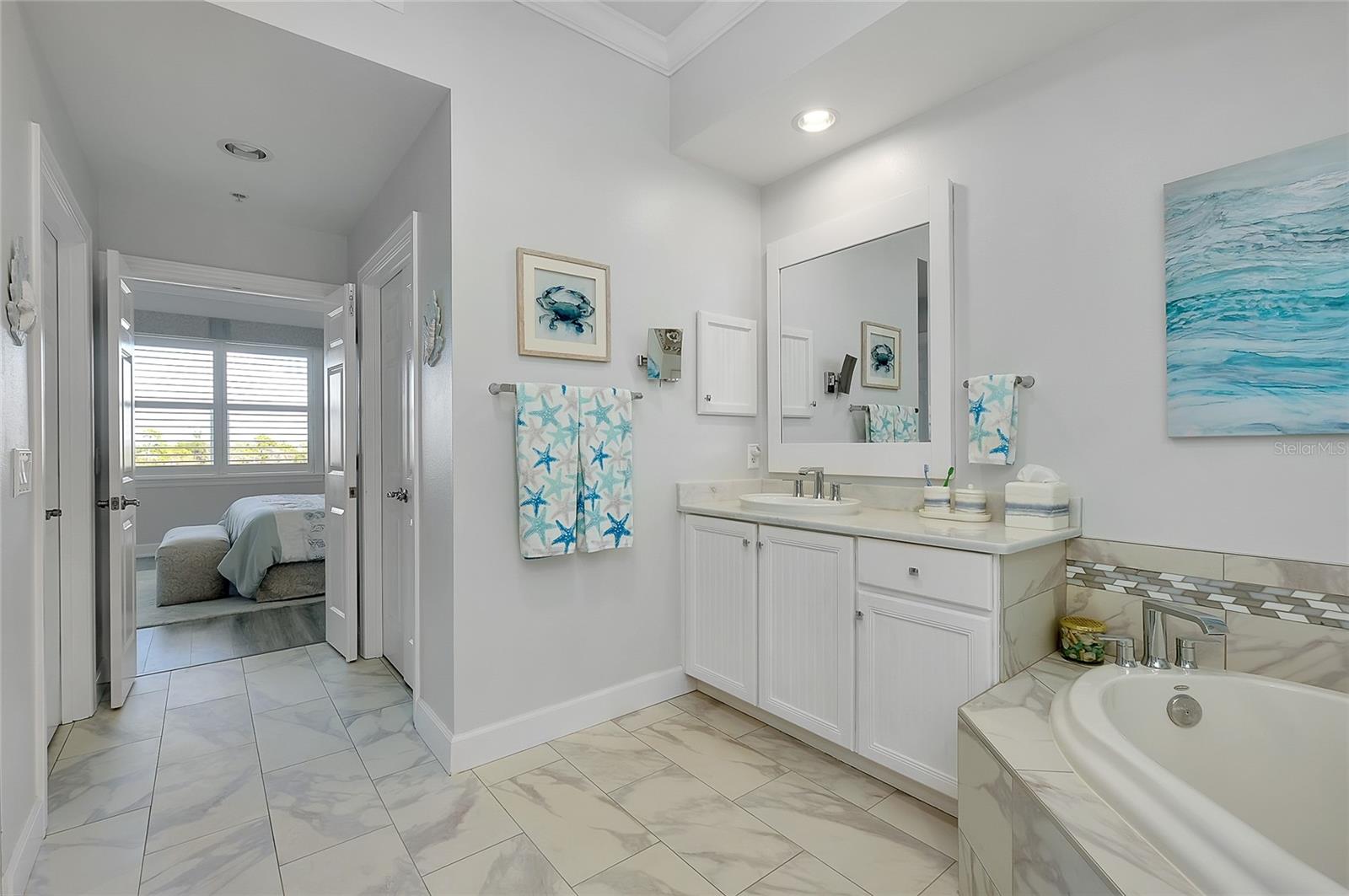 Image 27 of 76 For 10501 Amberjack Way 301