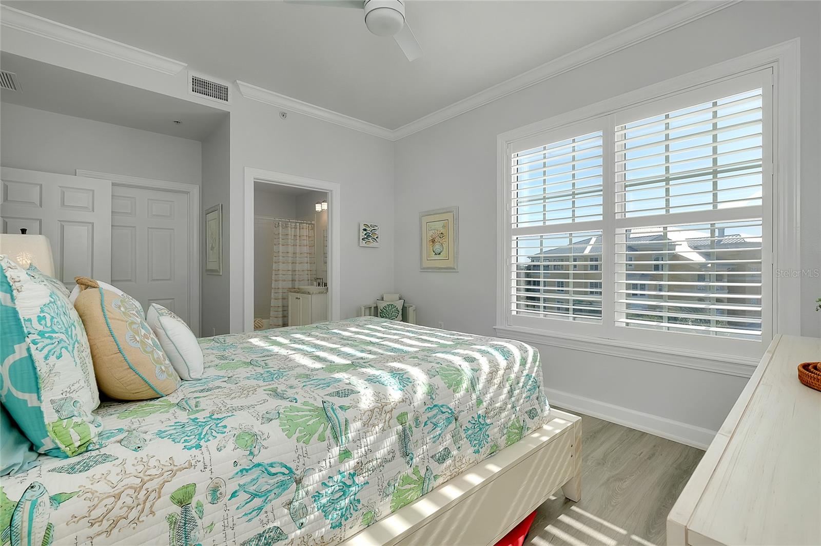 Image 31 of 76 For 10501 Amberjack Way 301