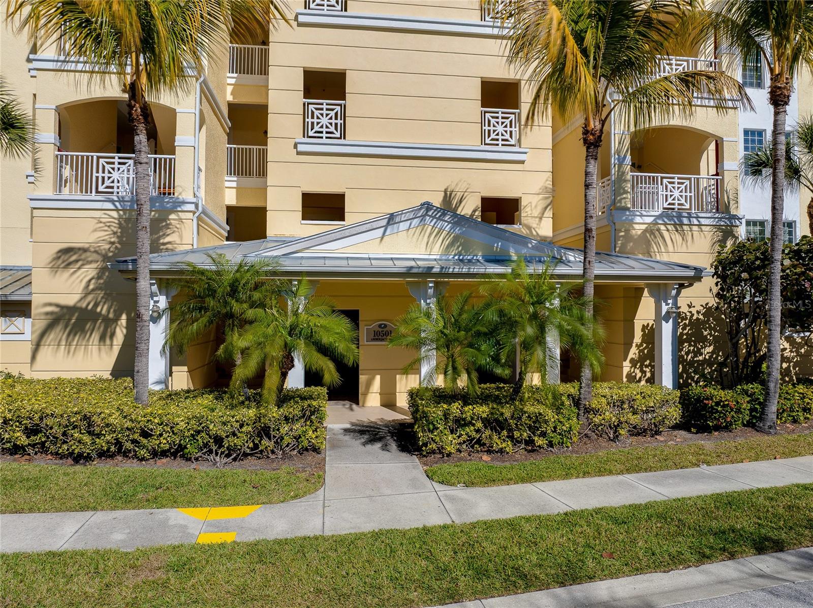 Image 44 of 76 For 10501 Amberjack Way 301