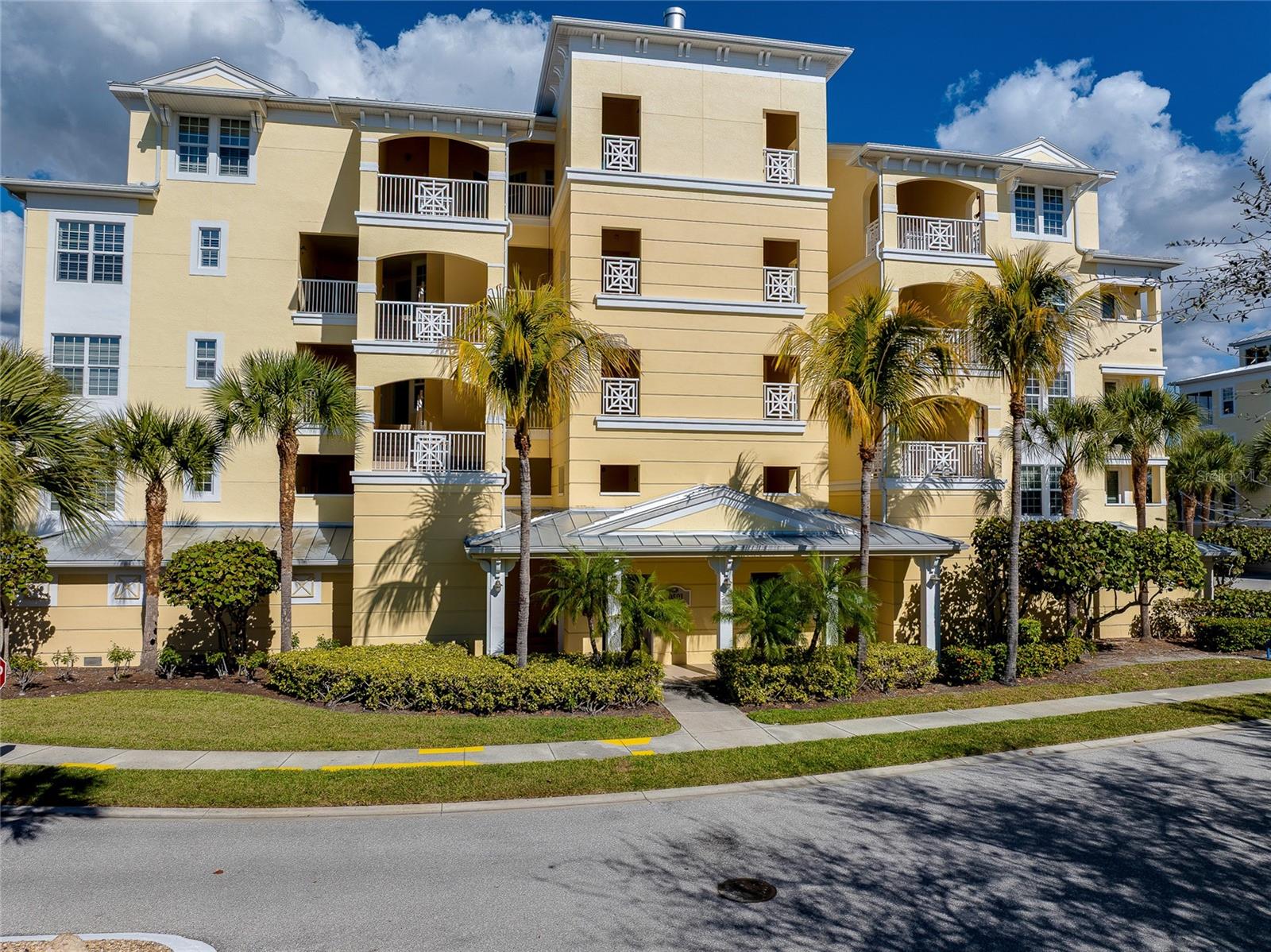 Image 45 of 76 For 10501 Amberjack Way 301