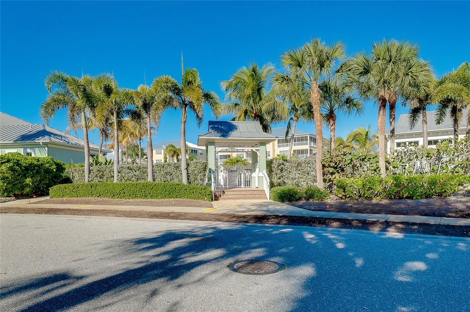 Image 52 of 76 For 10501 Amberjack Way 301