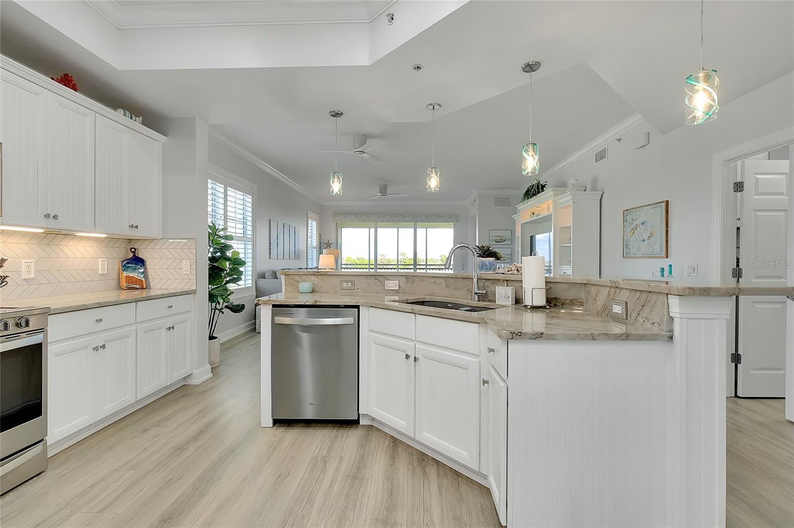 Image 6 of 76 For 10501 Amberjack Way 301