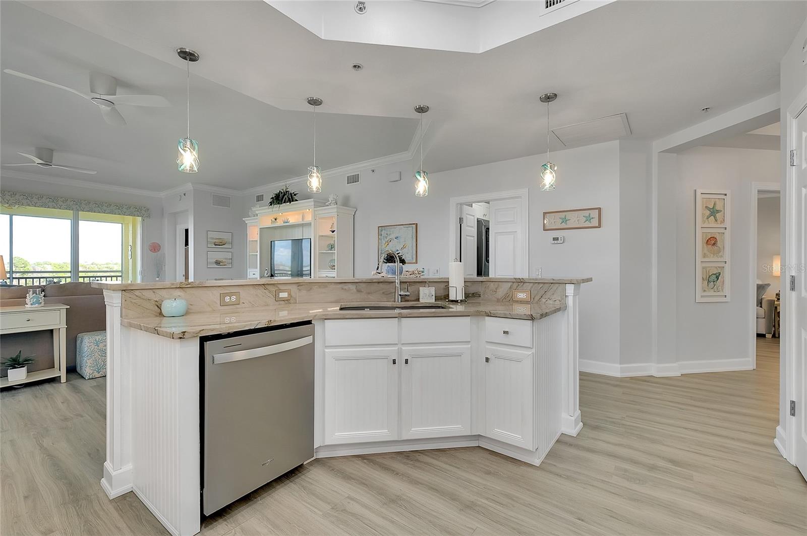 Image 7 of 76 For 10501 Amberjack Way 301