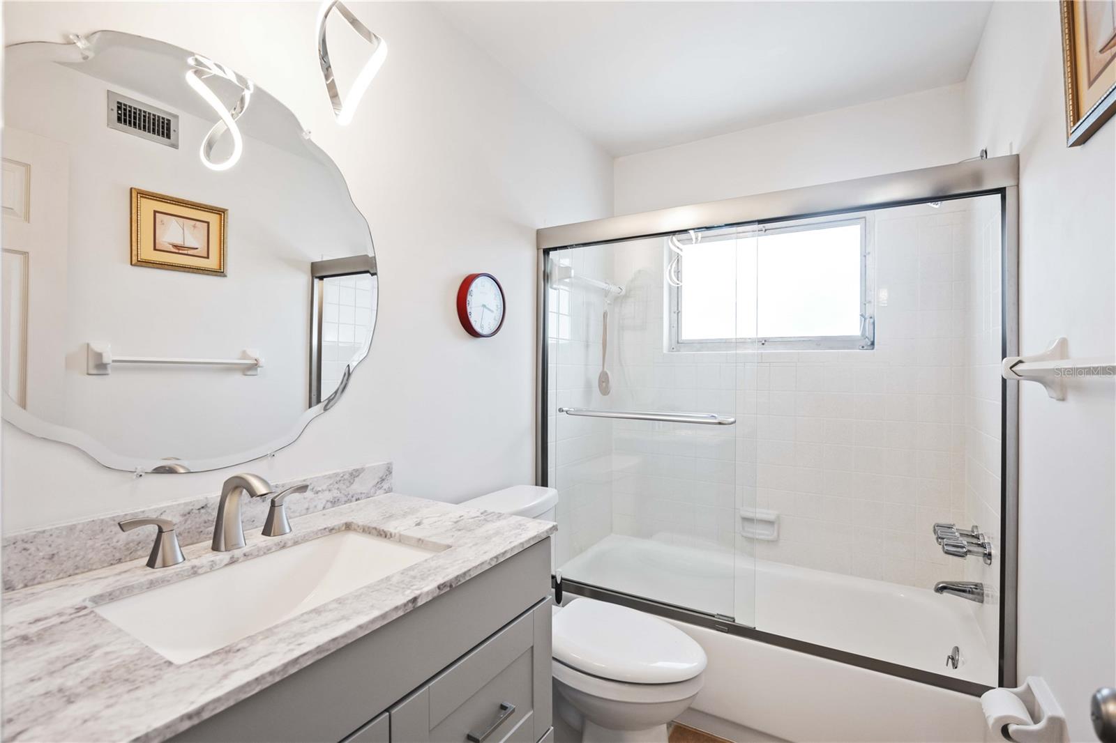 Image 20 of 42 For 236 Harbor Drive S 202