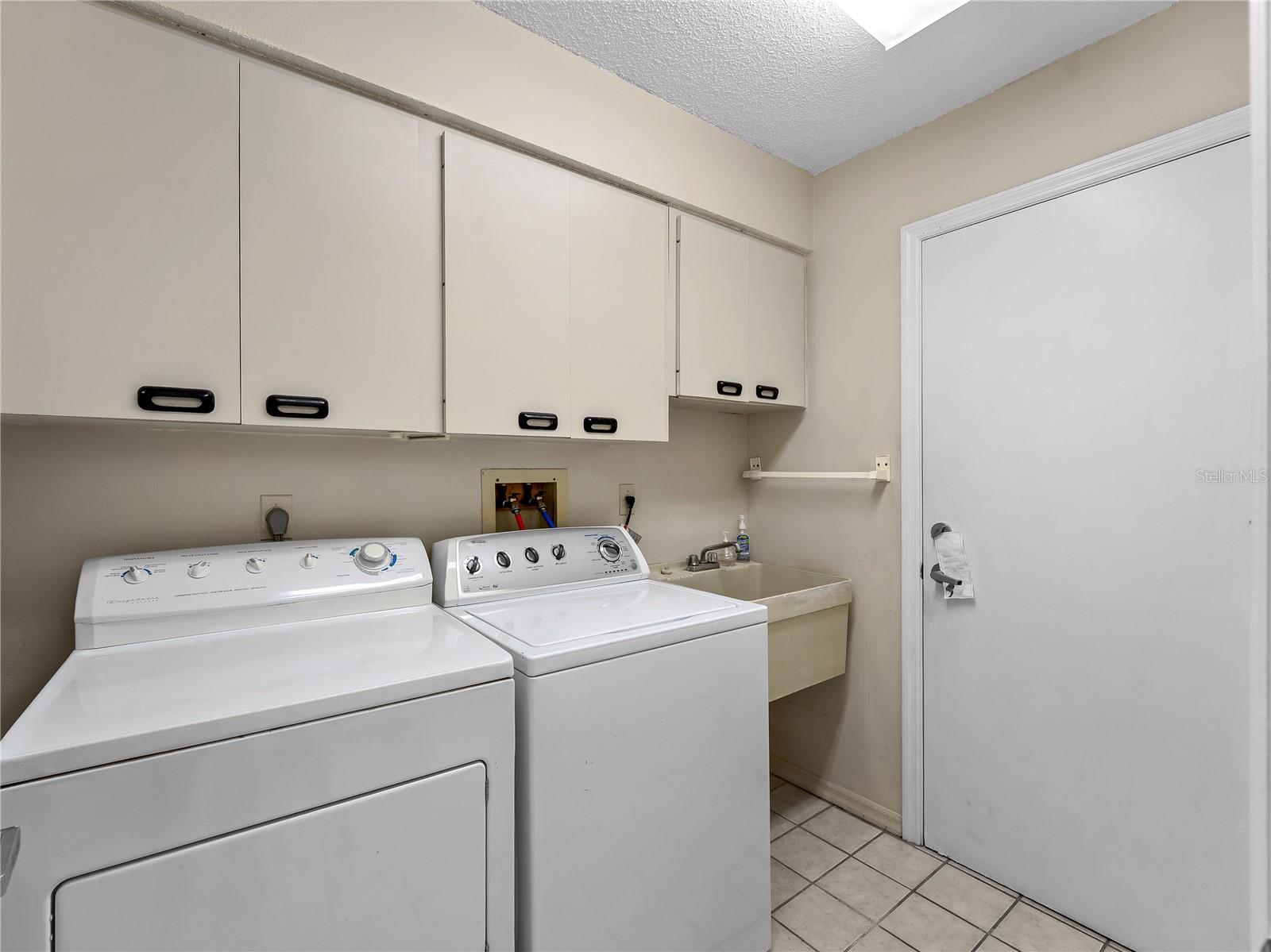 Image 17 of 53 For 3851 Wilshire Drive 9