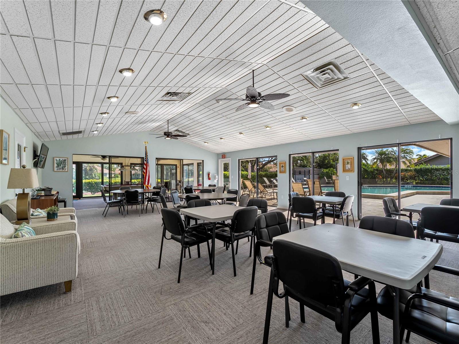 Image 29 of 53 For 3851 Wilshire Drive 9