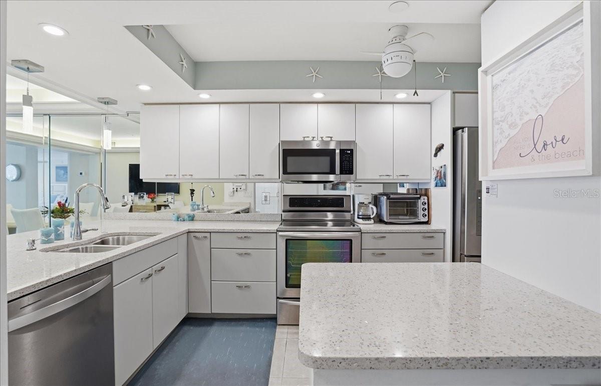 Image 11 of 56 For 840 The Esplanade N 305