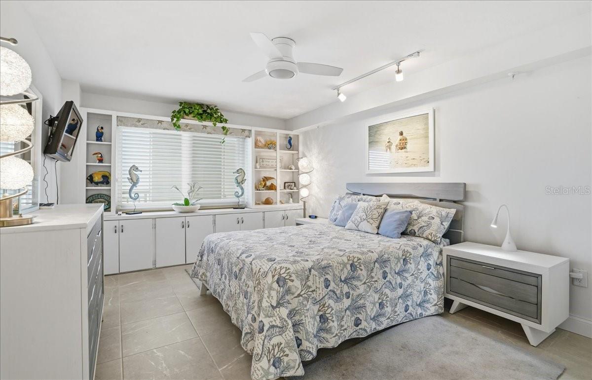 Image 28 of 56 For 840 The Esplanade N 305