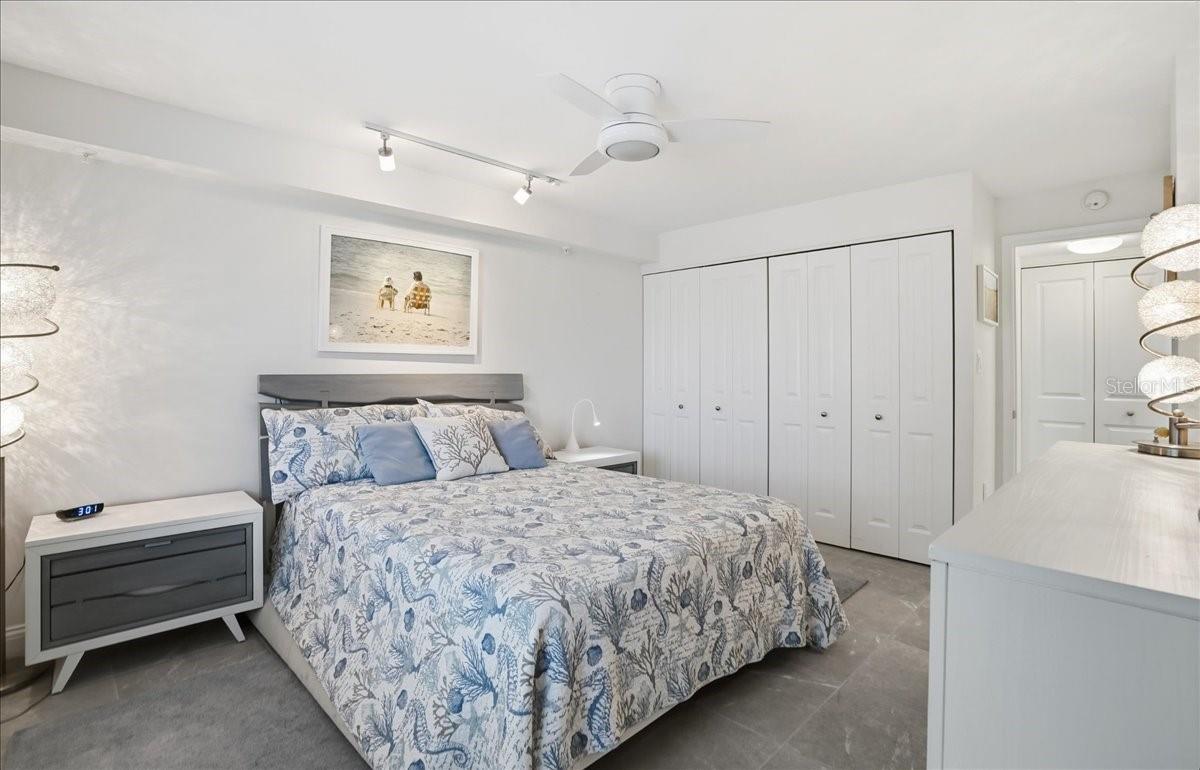 Image 29 of 56 For 840 The Esplanade N 305