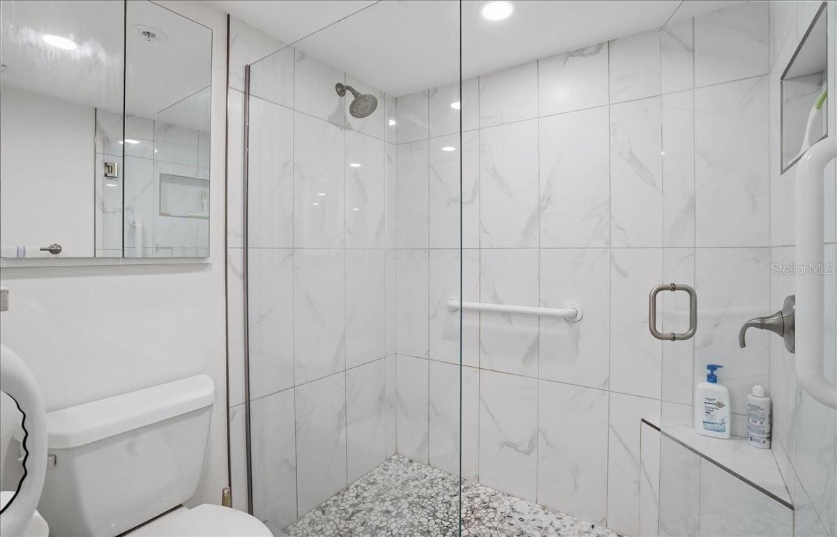 Image 32 of 56 For 840 The Esplanade N 305