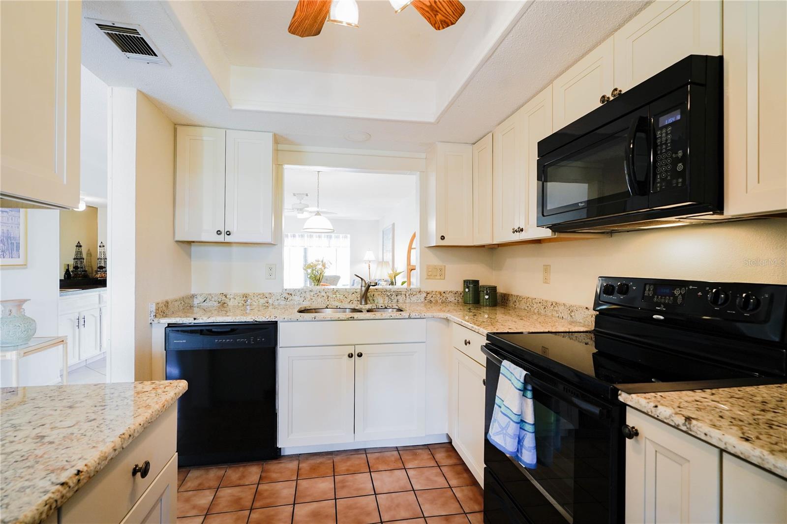 Image 21 of 33 For 330 Mission Trail N K