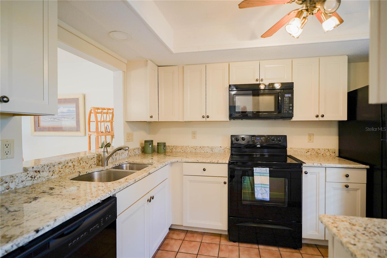 Image 22 of 33 For 330 Mission Trail N K