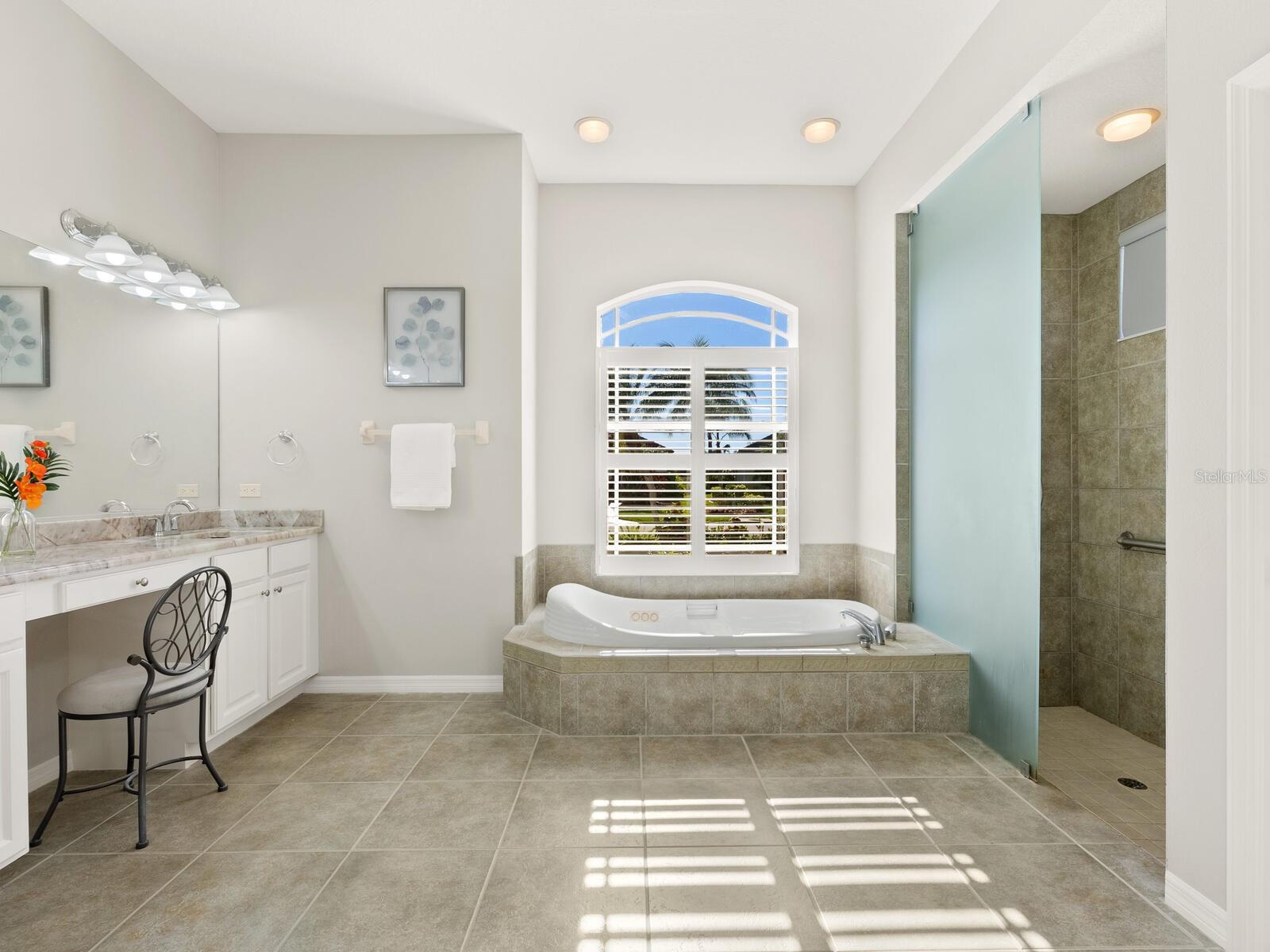 Image 23 of 38 For 814 Adonis Place