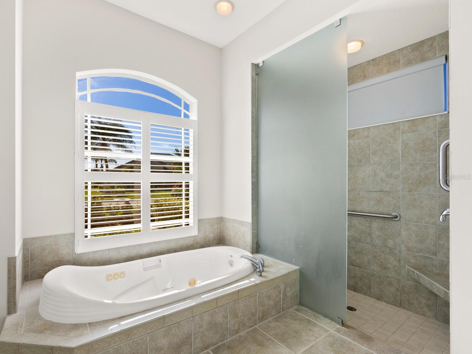 Image 24 of 38 For 814 Adonis Place