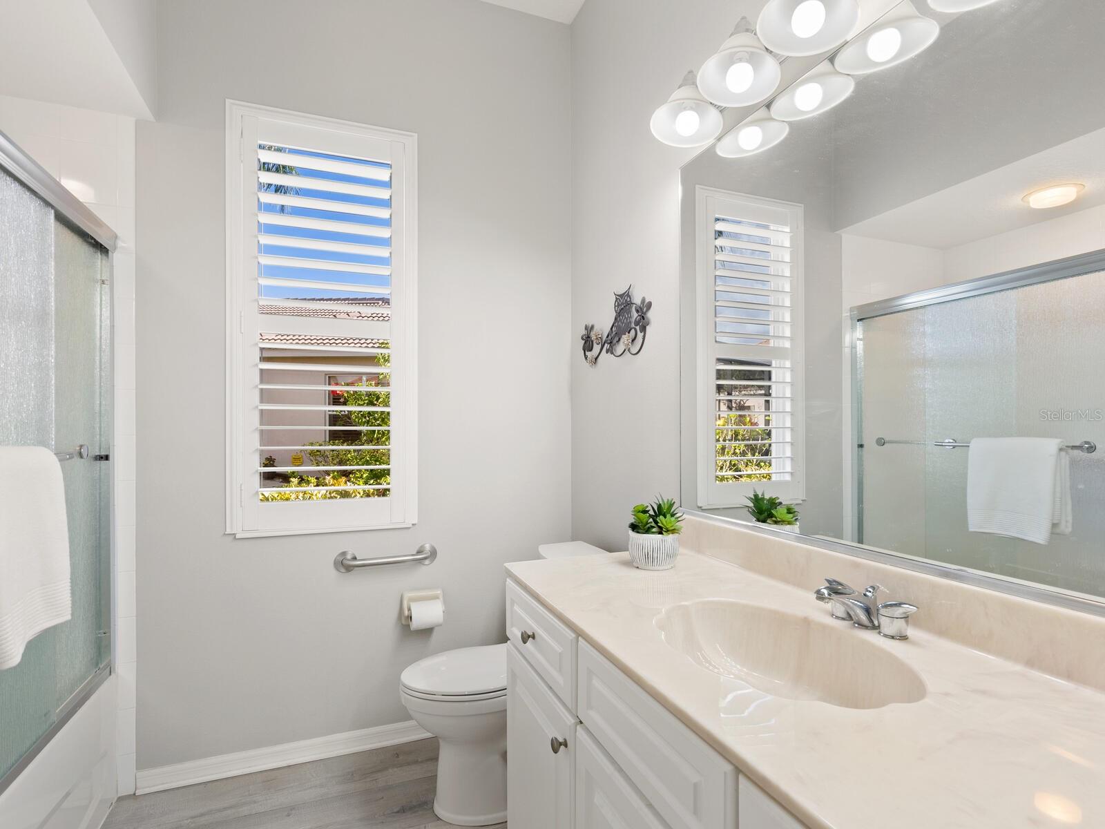 Image 27 of 38 For 814 Adonis Place