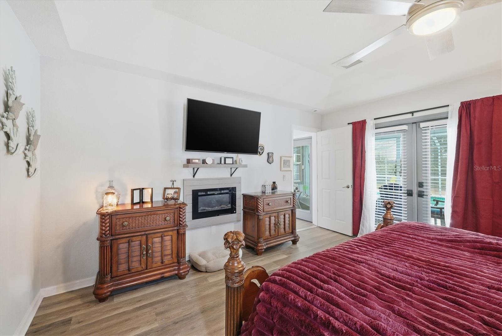 Image 22 of 35 For 3681 Wayward Avenue