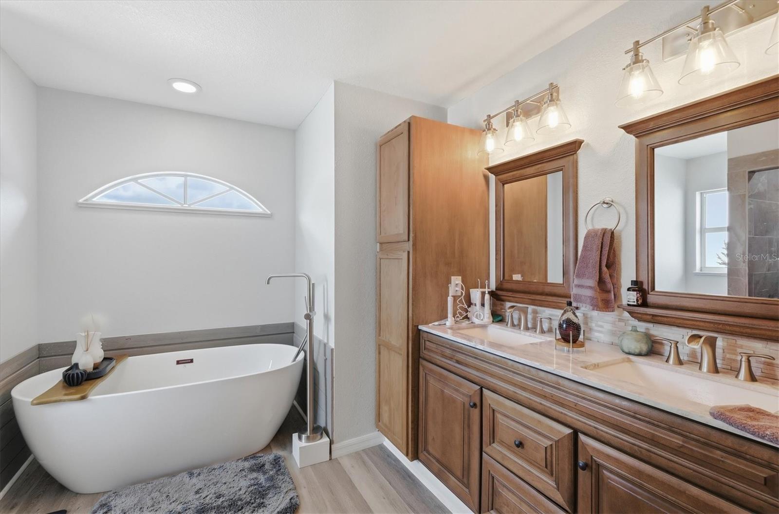 Image 23 of 35 For 3681 Wayward Avenue