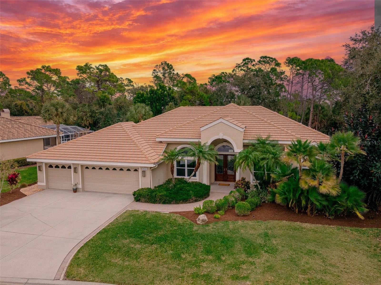 Details for 8432 Woodbriar Drive, SARASOTA, FL 34238