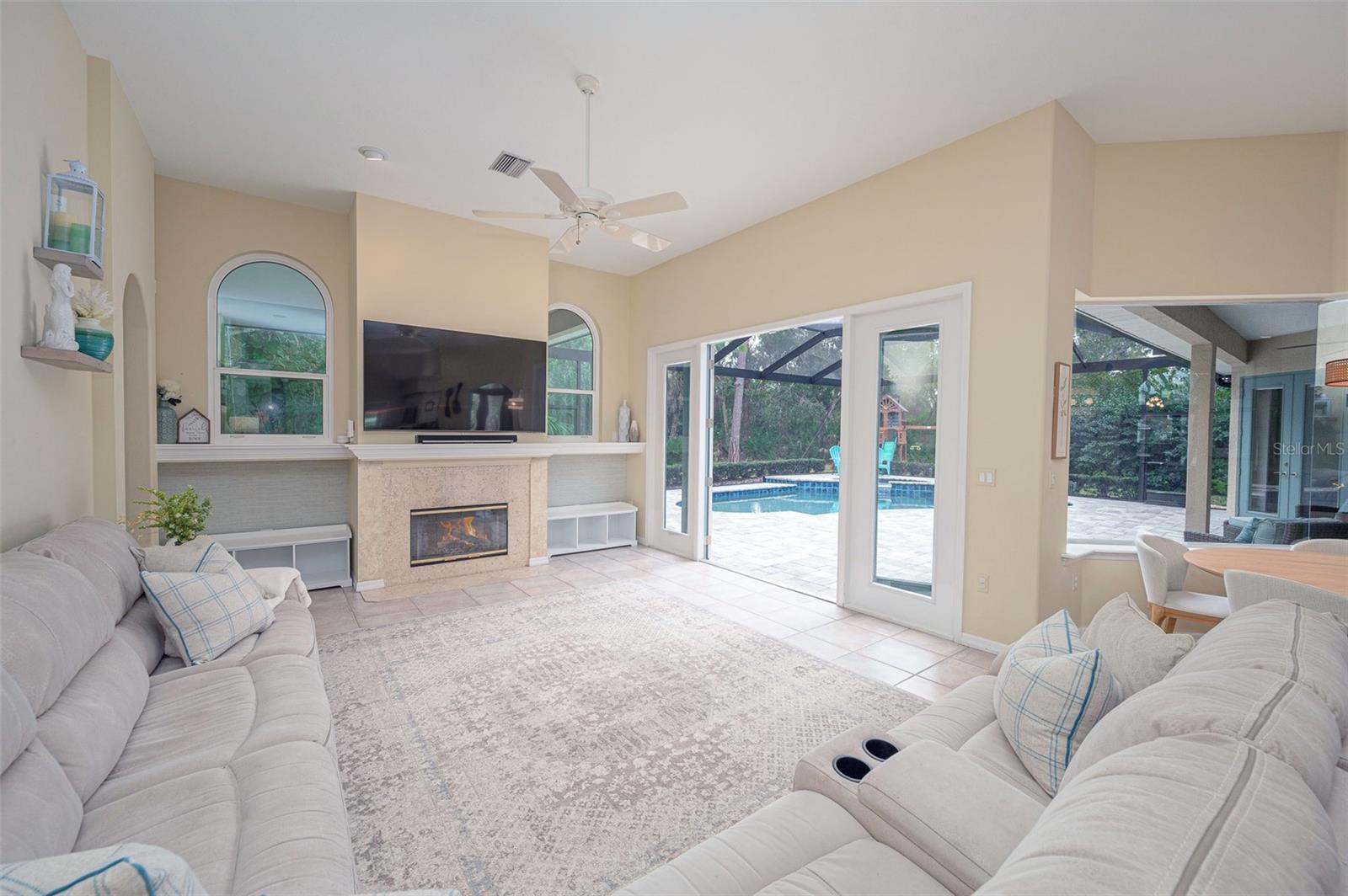 Image 14 of 92 For 8432 Woodbriar Drive