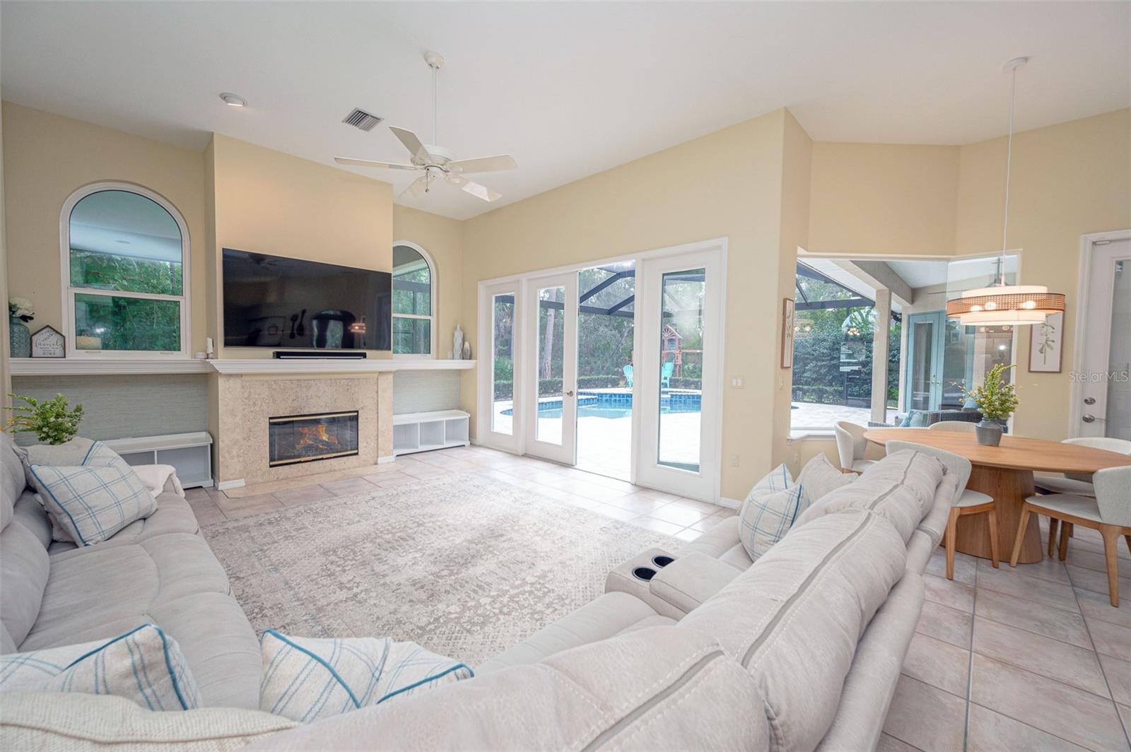 Image 15 of 92 For 8432 Woodbriar Drive