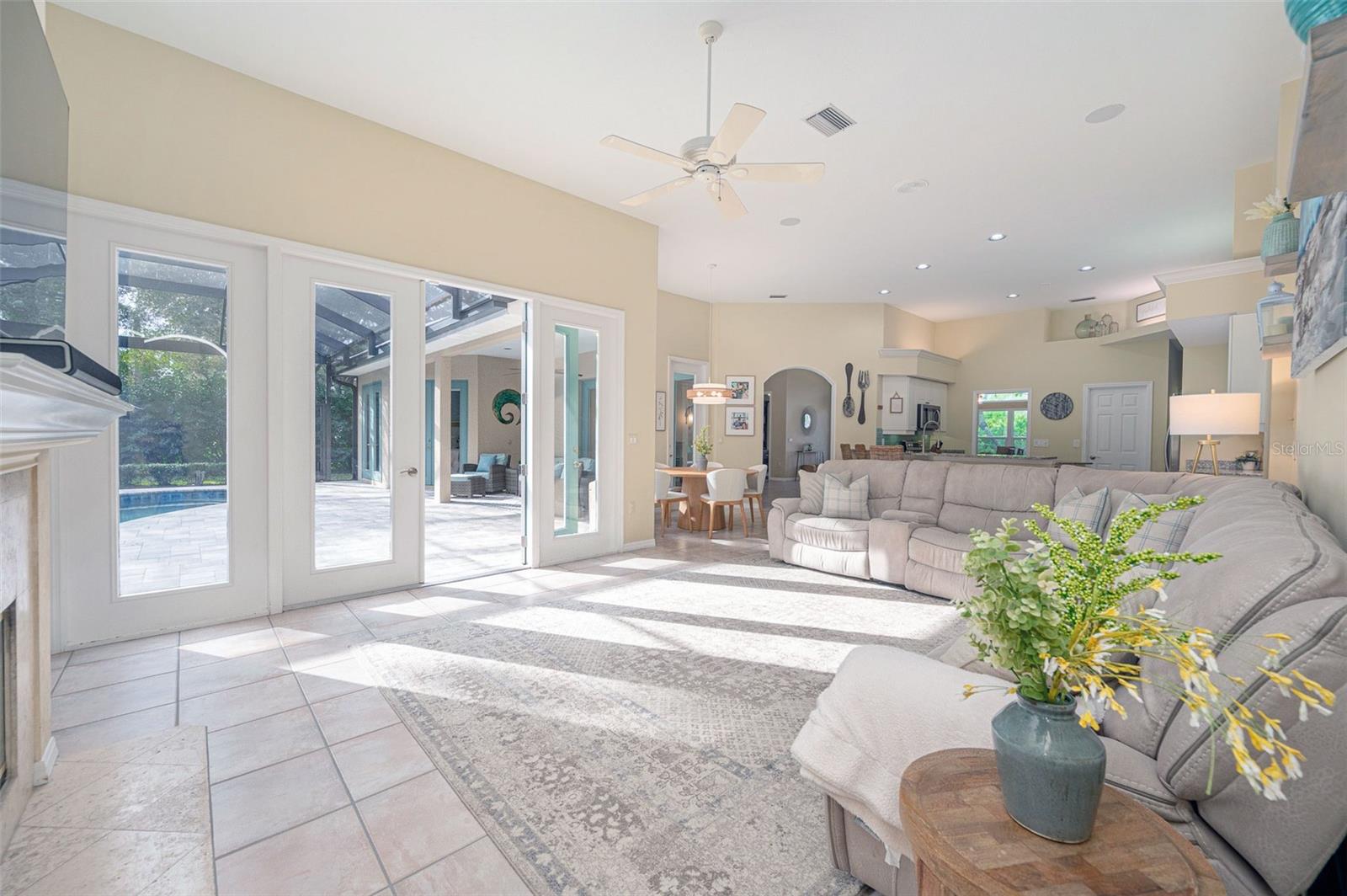 Image 18 of 92 For 8432 Woodbriar Drive