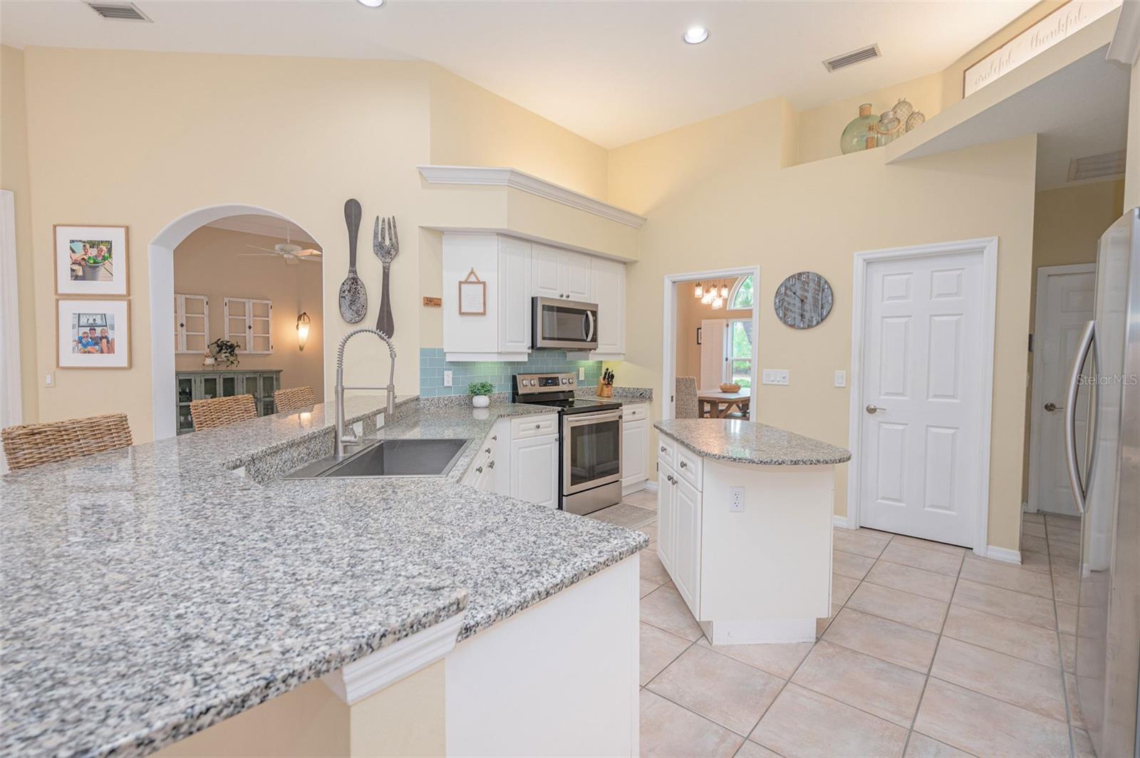 Image 19 of 92 For 8432 Woodbriar Drive