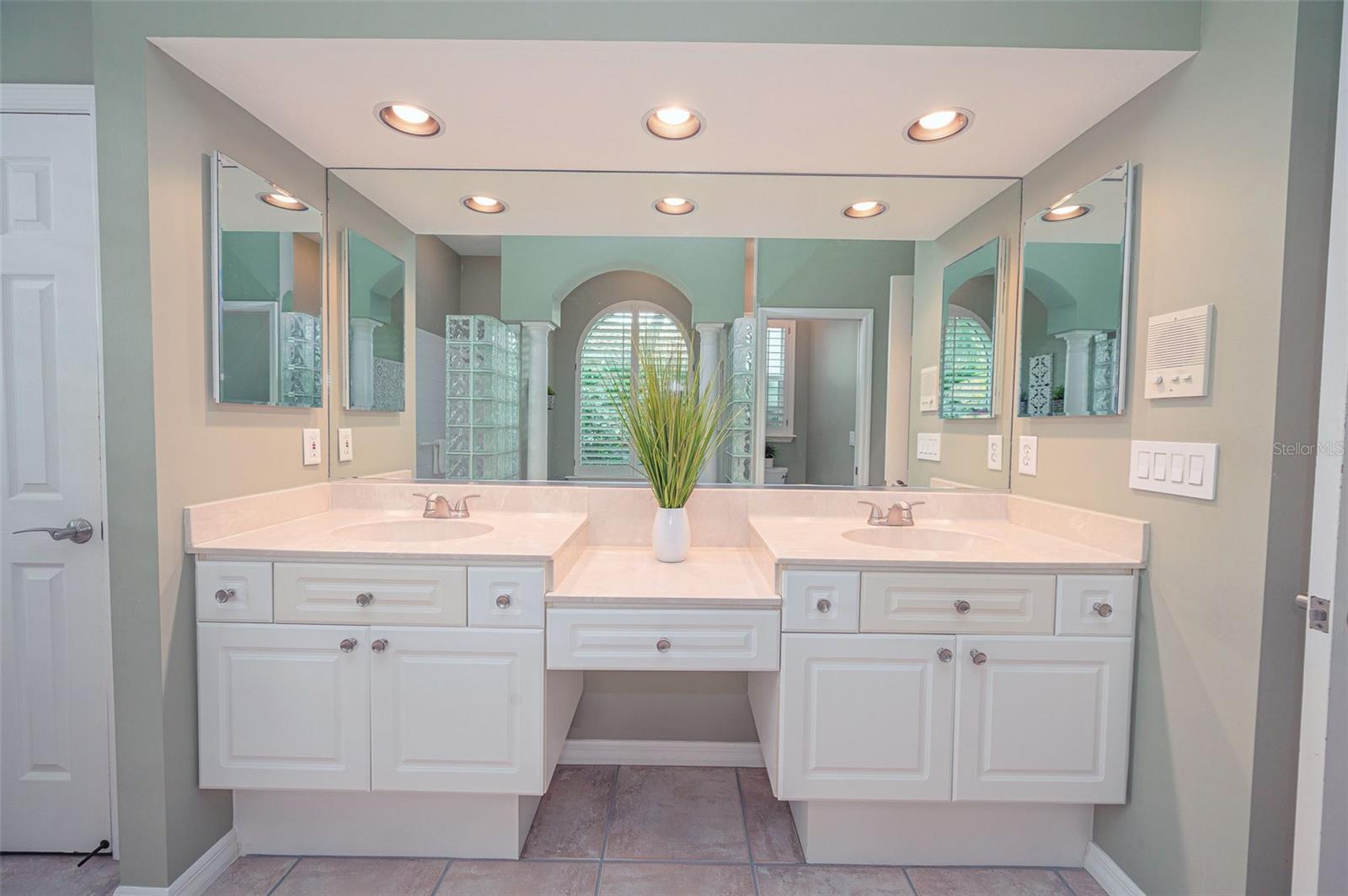 Image 37 of 92 For 8432 Woodbriar Drive