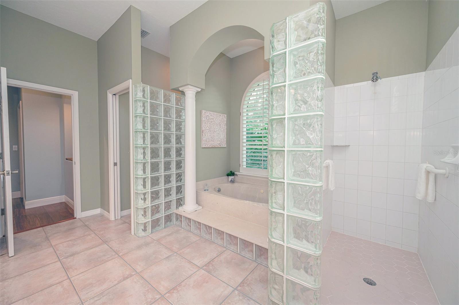 Image 39 of 92 For 8432 Woodbriar Drive