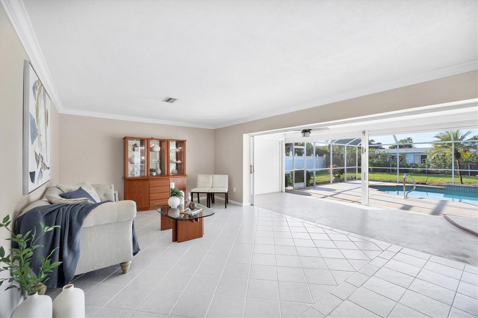 Image 11 of 43 For 633 Valencia Road