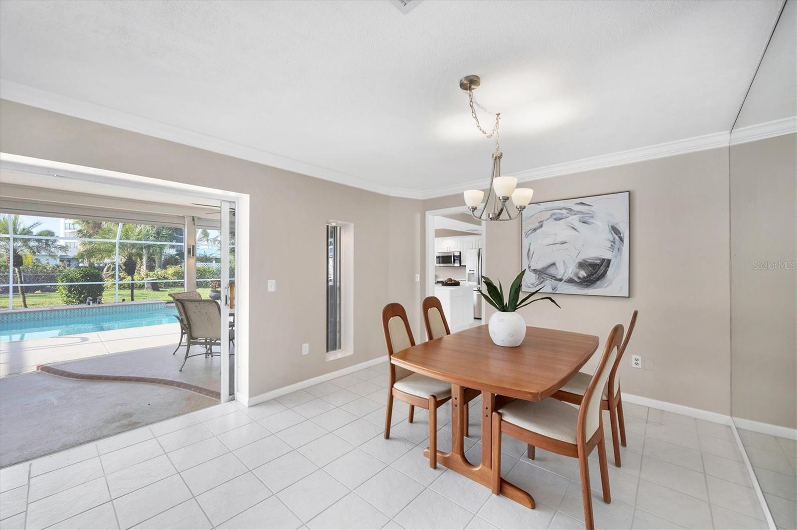 Image 13 of 43 For 633 Valencia Road